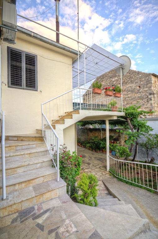 Guesthouse Wish Stari Grad  Bagian luar foto