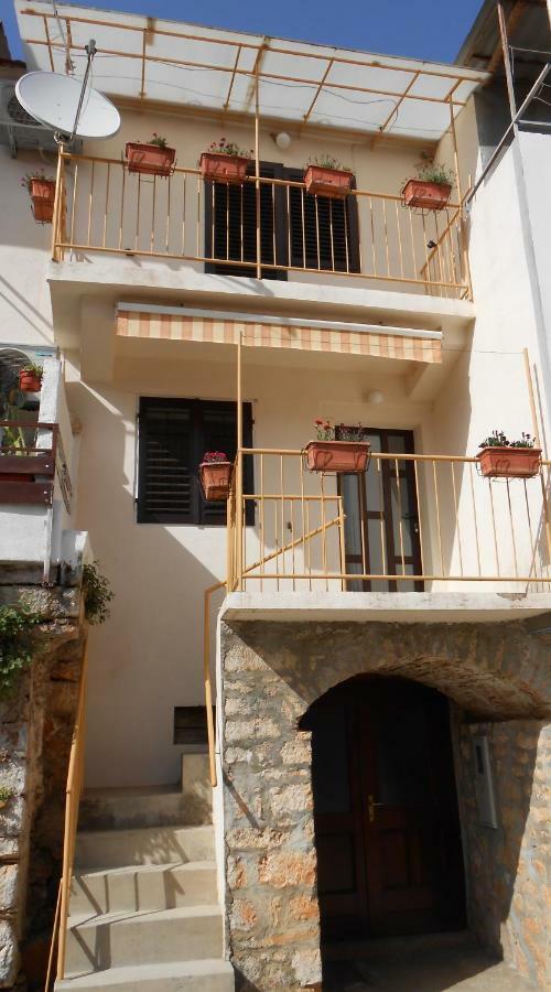 Guesthouse Wish Stari Grad  Bagian luar foto